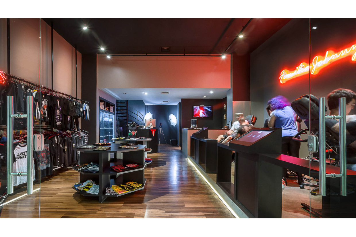 JOHNNY TATOO STUDIO
